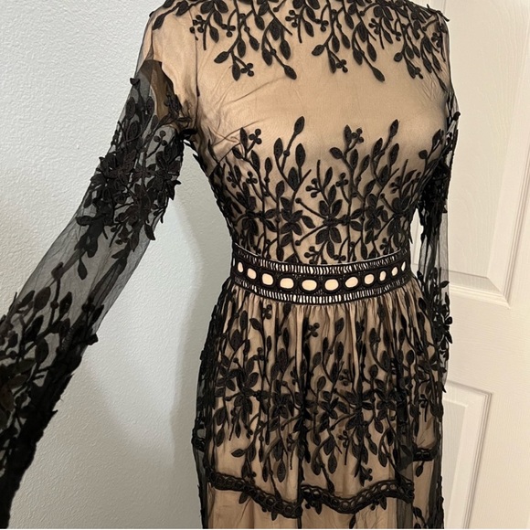 Tan n black dress - Picture 7 of 8